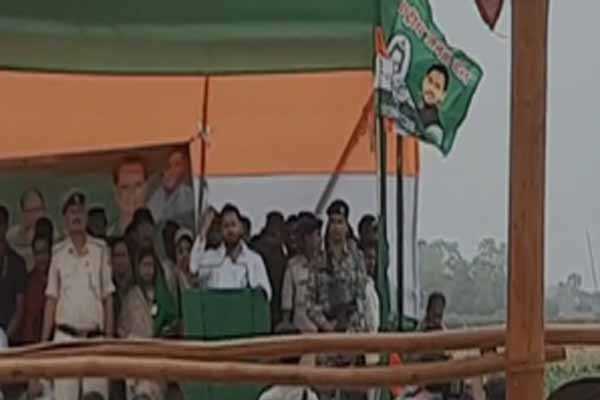 पूर्णिया में तेजस्वी यादव के संबोधन के दौरान लगे ‘पप्पू यादव’ जिंदाबाद के नारे